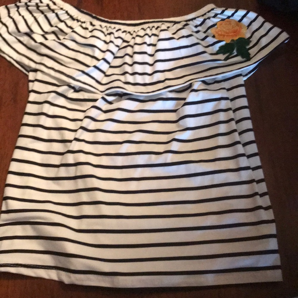 Very cute off the shoulder top